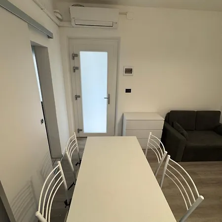 The Flat 25 *